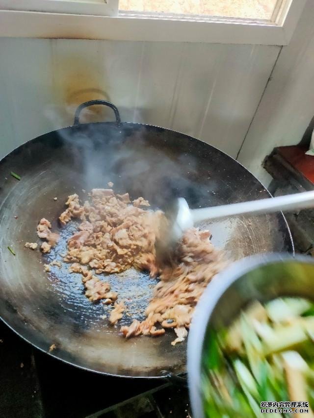 工地農(nóng)民工，必備的下飯菜，安逸