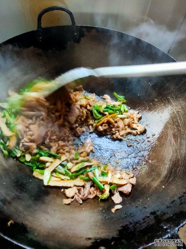 工地農(nóng)民工，必備的下飯菜，安逸