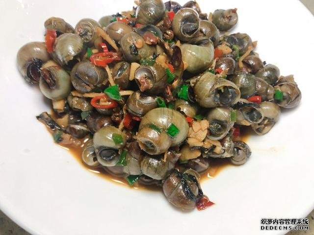 同學聚會點了9個菜，滿滿家鄉(xiāng)記憶，每道都搶手，女生也能吃3碗飯