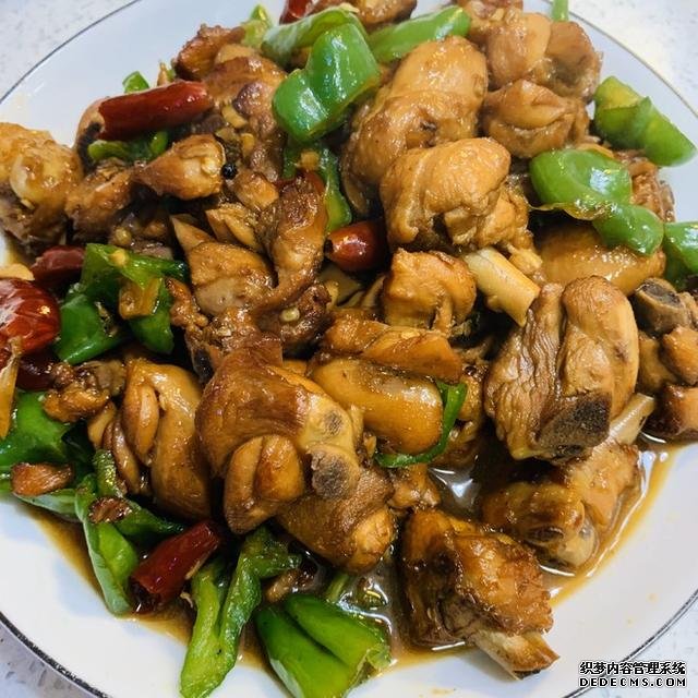 同學聚會點了9個菜，滿滿家鄉(xiāng)記憶，每道都搶手，女生也能吃3碗飯