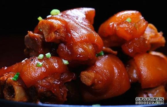 買(mǎi)豬蹄時(shí)，前腳和后腳口感差別大，方法教給你，可別買(mǎi)錯(cuò)了