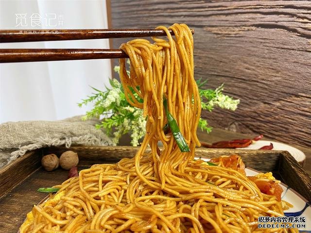 用掛面做炒面，不要煮過就炒，多加2步，不坨不粘鍋，根根分明
