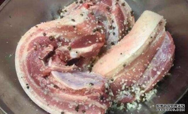 腌制臘肉除了放鹽，還要多加“2種調(diào)料”，這樣做出的臘肉更入味