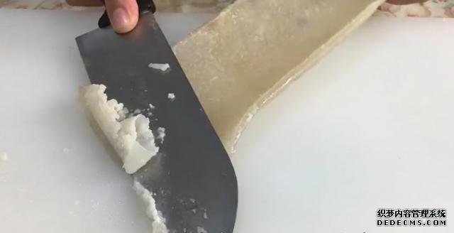 豬皮別再做豬皮凍了，教你新吃法，1瓶啤酒搞定，好吃好看又好做