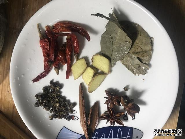 黃豆燜豬腳這樣做，豬腳不腥還軟綿，香糯又美味，一鍋都不夠吃