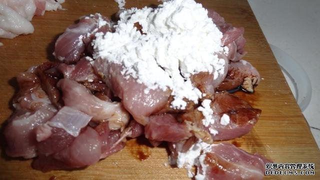 花菜燒肉做法，色香味俱全，能讓你多吃幾碗飯