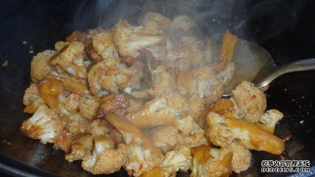 花菜燒肉做法，色香味俱全，能讓你多吃幾碗飯