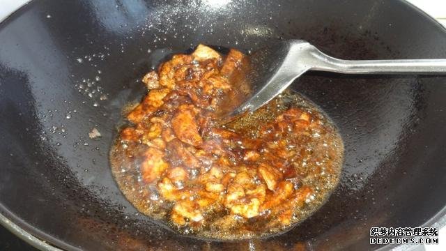 花菜燒肉做法，色香味俱全，能讓你多吃幾碗飯