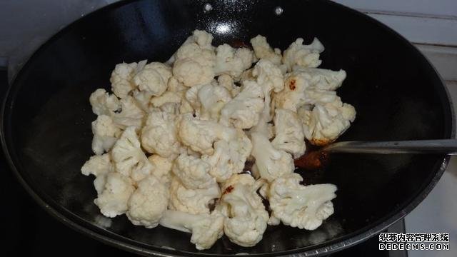 花菜燒肉做法，色香味俱全，能讓你多吃幾碗飯