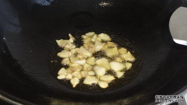 花菜燒肉做法，色香味俱全，能讓你多吃幾碗飯