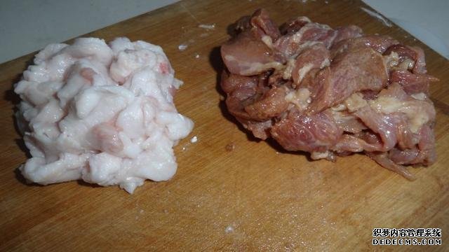 花菜燒肉做法，色香味俱全，能讓你多吃幾碗飯