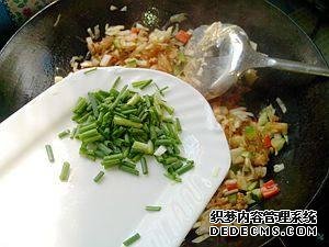 雜蔬肉末炒粉絲最好吃的做法，脆爽Q彈不粘鍋，色香味俱全