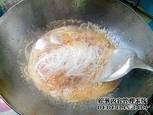 雜蔬肉末炒粉絲最好吃的做法，脆爽Q彈不粘鍋，色香味俱全