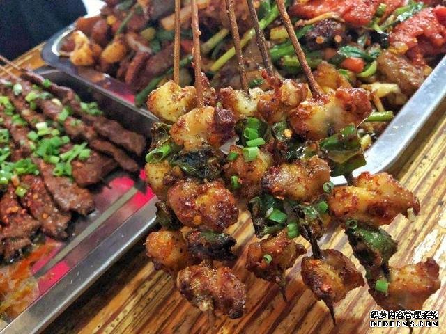 吃燒烤必點(diǎn)的5葷5素，包你不虧本，老板直呼：遇到“對手”了