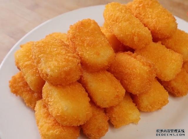 2盒牛奶，2個雞蛋，你想不到的做法，香酥鮮嫩，比炸香蕉還好吃