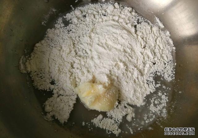 一碗面粉，一把芝麻，老婆餅在家做，不出門也能吃到，酥到掉渣