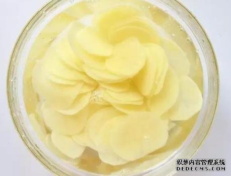 家庭炸薯片，成本不到2塊錢，金黃酥脆好吃還衛(wèi)生，學(xué)會不用買了