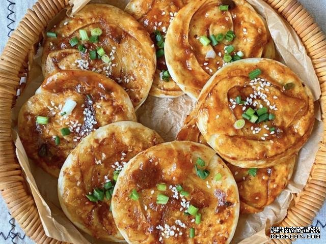 剩下的餃子皮不要扔，做成醬香濃郁的醬香餅，不用和面一次就成功