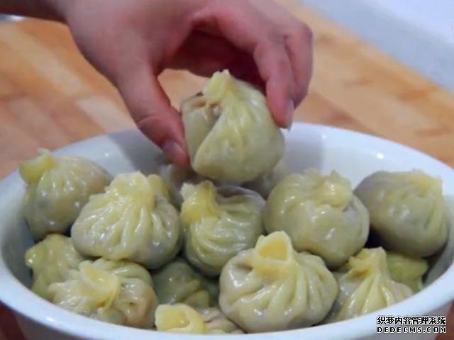 教你做個(gè)懶人小籠包，面都不用揉，個(gè)個(gè)皮薄餡大，一口咬下去爆汁