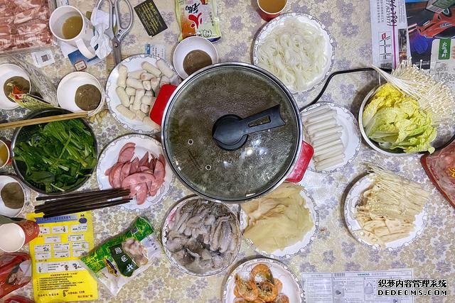 假期快結(jié)束，家里食材剩太少，湊齊食材，也要做頓簡單“大餐”