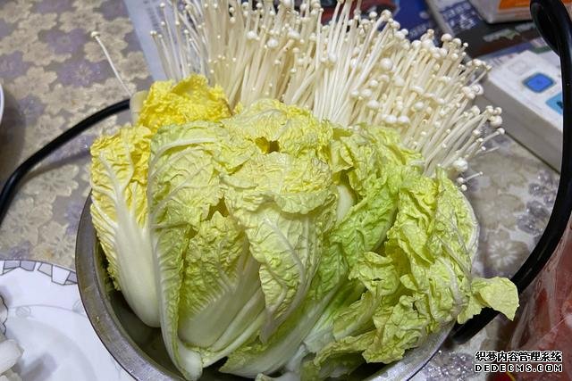 假期快結(jié)束，家里食材剩太少，湊齊食材，也要做頓簡單“大餐”