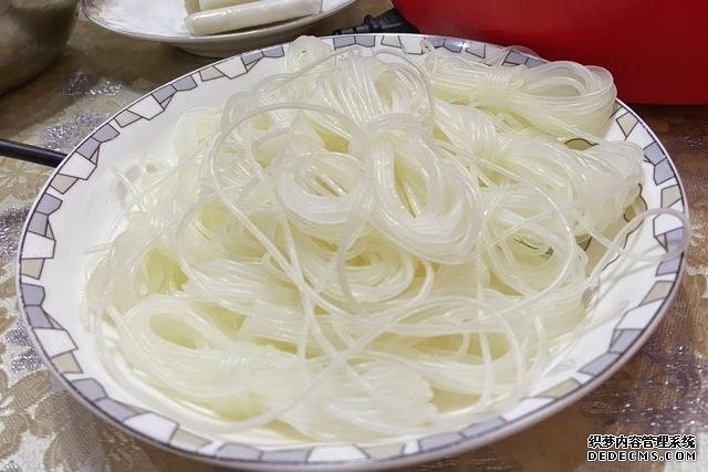 假期快結(jié)束，家里食材剩太少，湊齊食材，也要做頓簡單“大餐”