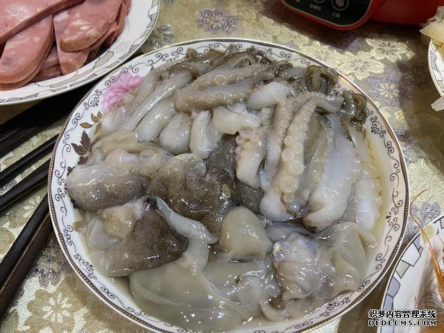 假期快結(jié)束，家里食材剩太少，湊齊食材，也要做頓簡單“大餐”