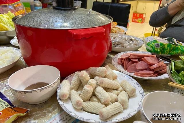 假期快結(jié)束，家里食材剩太少，湊齊食材，也要做頓簡單“大餐”