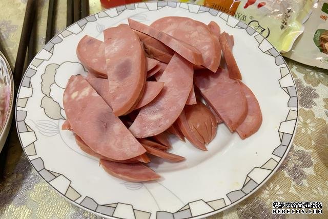假期快結(jié)束，家里食材剩太少，湊齊食材，也要做頓簡單“大餐”