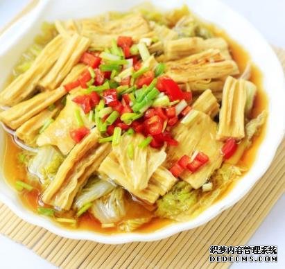 美食推薦：娃娃菜腐竹、咸蛋黃茶樹菇、薄荷羊肉、五香雞爪的做法