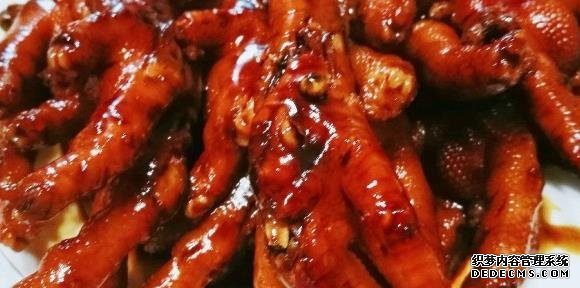 美食推薦：娃娃菜腐竹、咸蛋黃茶樹菇、薄荷羊肉、五香雞爪的做法