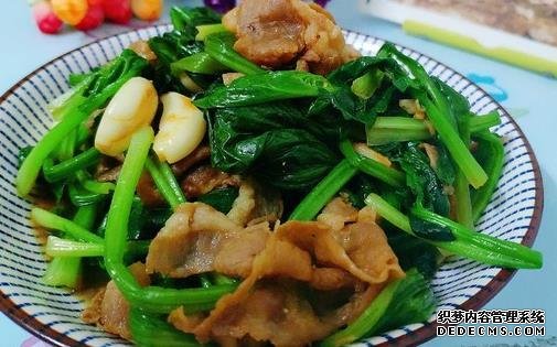 美食推薦：蒜香瓜藤、醬油炒木耳、菠菜炒肥牛、腐竹排骨湯的做法
