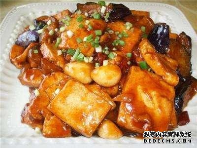 美食推薦：豆皮開花卷，豆腐燜茄子，絲瓜炒豆腐，海鮮菇蒸腐竹