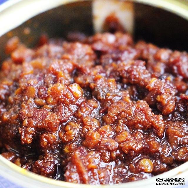 大連大嬸開醬燜小海鮮店，一開門就有人來排隊(duì)，食客：奔著醬料來