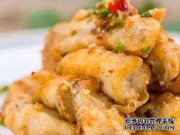 椒鹽九肚魚，虎皮青椒，秘制湘鍋雞這幾道家常菜的做法