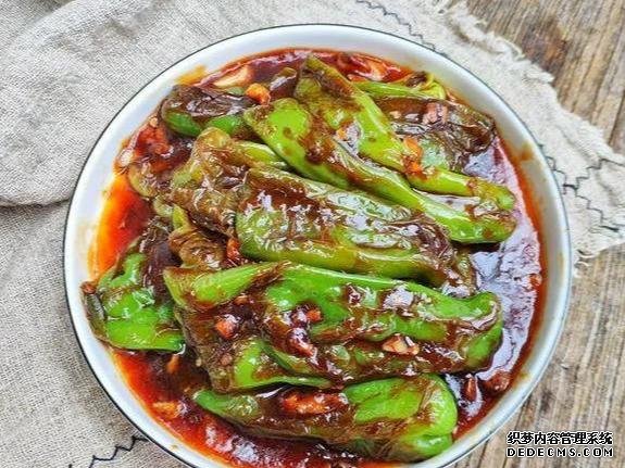 椒鹽九肚魚，虎皮青椒，秘制湘鍋雞這幾道家常菜的做法