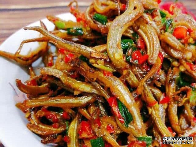 香菜爆豬肝，剁椒梅鱭魚干，蕃茄魚片這幾道家常菜的做法