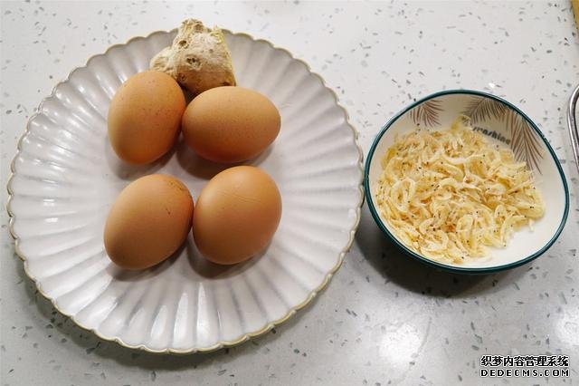 炒雞蛋，多加幾味料變螃蟹味，家人吃上癮的“賽螃蟹”，超下飯