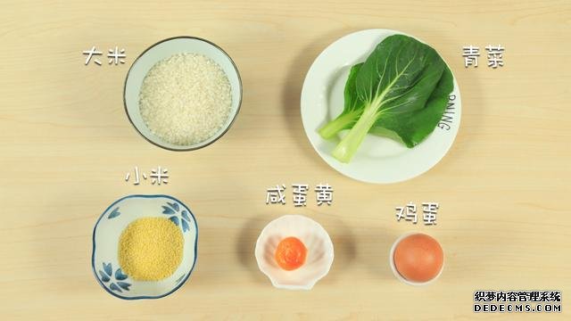 賽螃蟹炒飯怎么做？不用螃蟹而用它，米粒金黃又圓潤