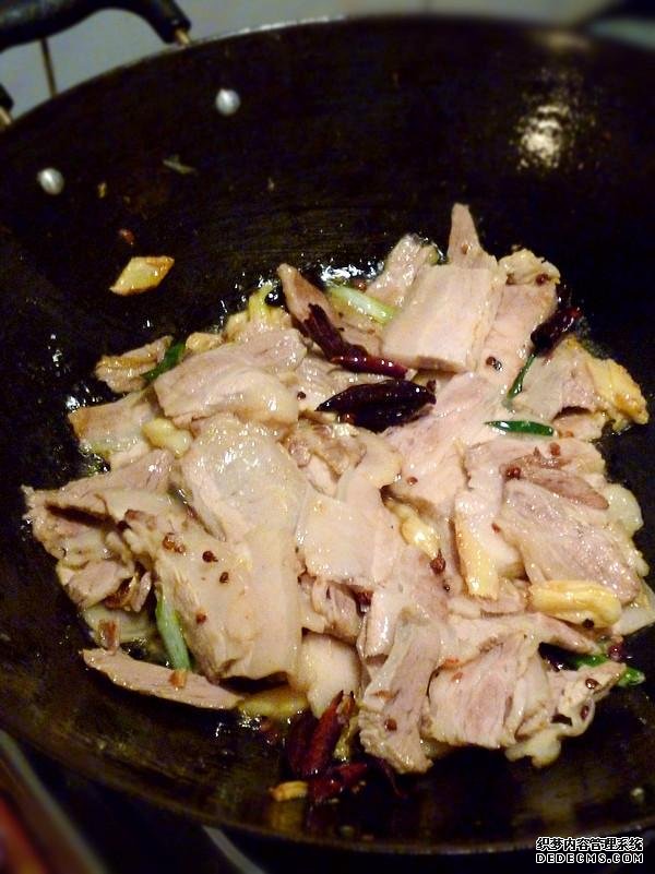 回鍋肉最好吃的做法，好吃又下飯，一人吃一盤(pán)，越吃越想吃