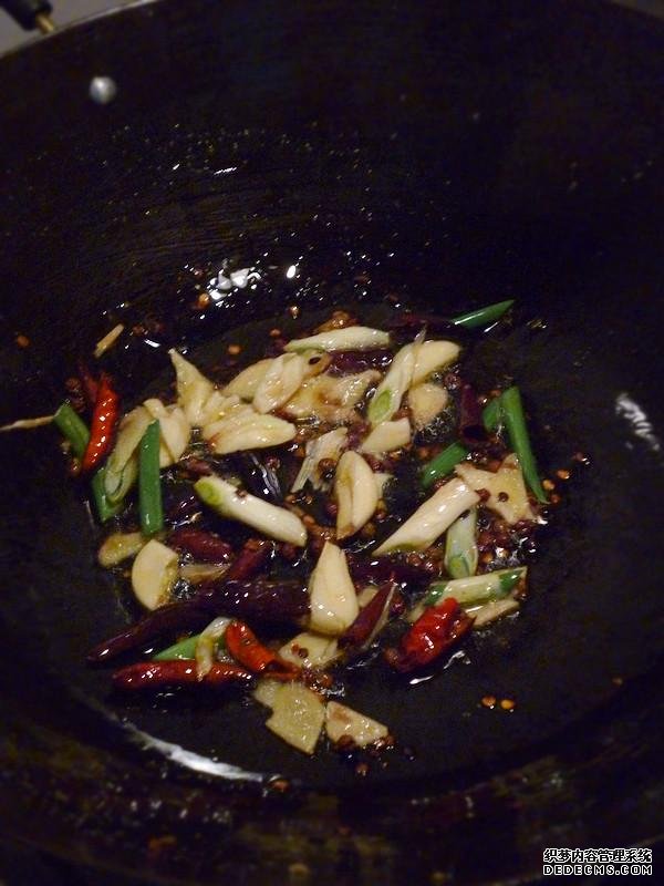 回鍋肉最好吃的做法，好吃又下飯，一人吃一盤(pán)，越吃越想吃