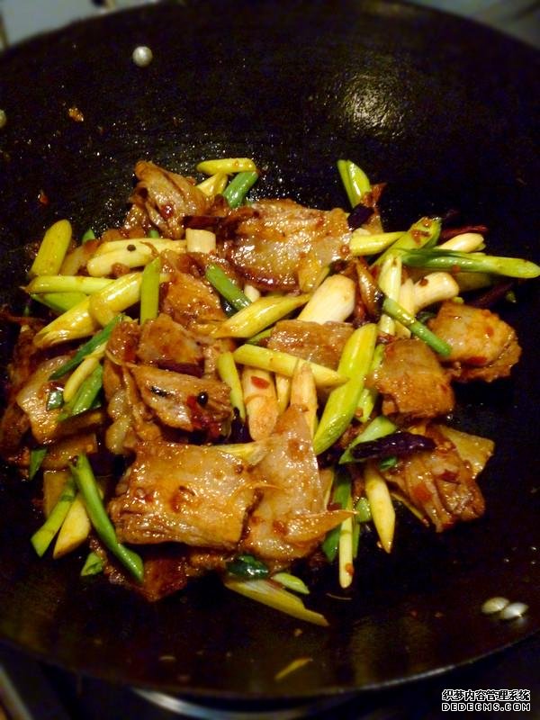 回鍋肉最好吃的做法，好吃又下飯，一人吃一盤(pán)，越吃越想吃