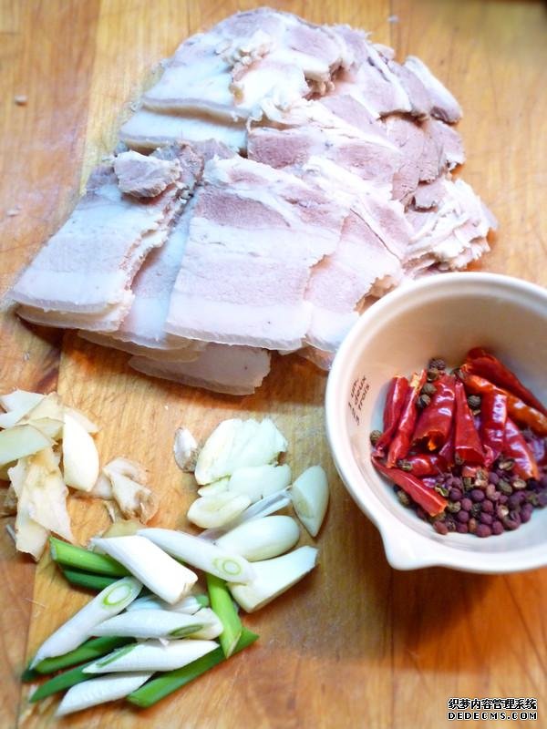 回鍋肉最好吃的做法，好吃又下飯，一人吃一盤(pán)，越吃越想吃