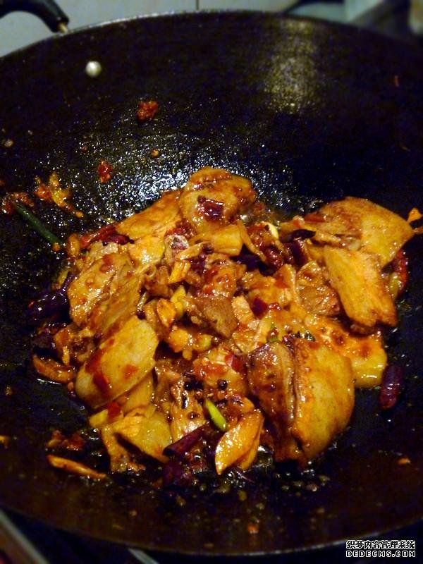 回鍋肉最好吃的做法，好吃又下飯，一人吃一盤(pán)，越吃越想吃