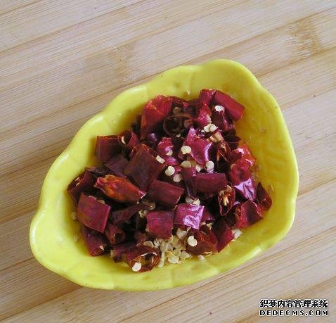 家庭版自制水煮肉，肉嫩軟滑，麻辣鮮香，每次做都不夠吃