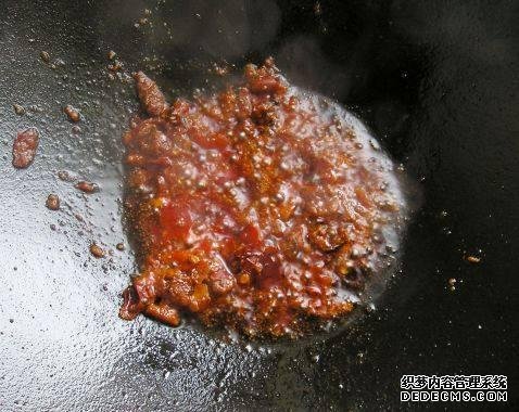 家庭版自制水煮肉，肉嫩軟滑，麻辣鮮香，每次做都不夠吃