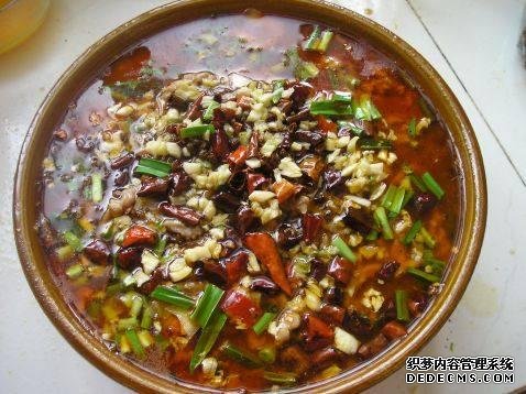 家庭版自制水煮肉，肉嫩軟滑，麻辣鮮香，每次做都不夠吃