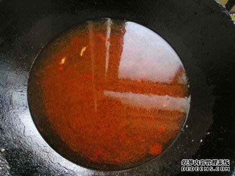 家庭版自制水煮肉，肉嫩軟滑，麻辣鮮香，每次做都不夠吃