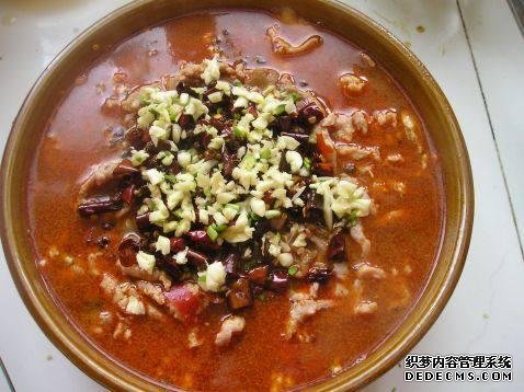 家庭版自制水煮肉，肉嫩軟滑，麻辣鮮香，每次做都不夠吃