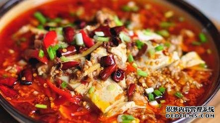 家常菜才是最解饞的，簡單燜一燜，汁鮮肉香，看她饞到舔盤